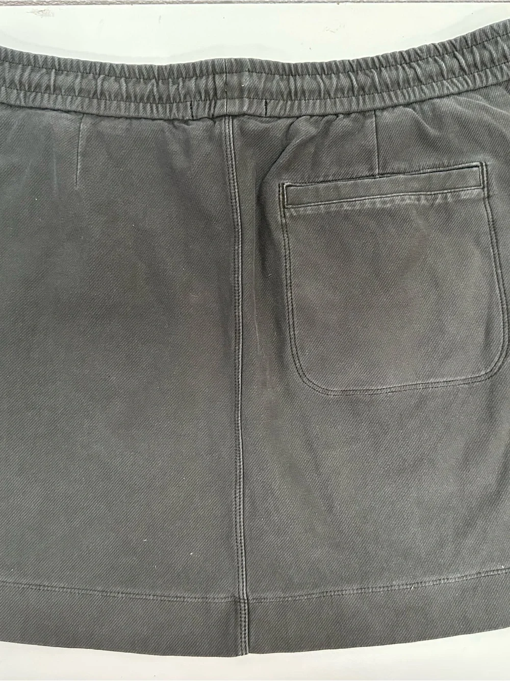 Athleta Women’s Charcoal Drawstring Athletic Skirt with Zip Pockets